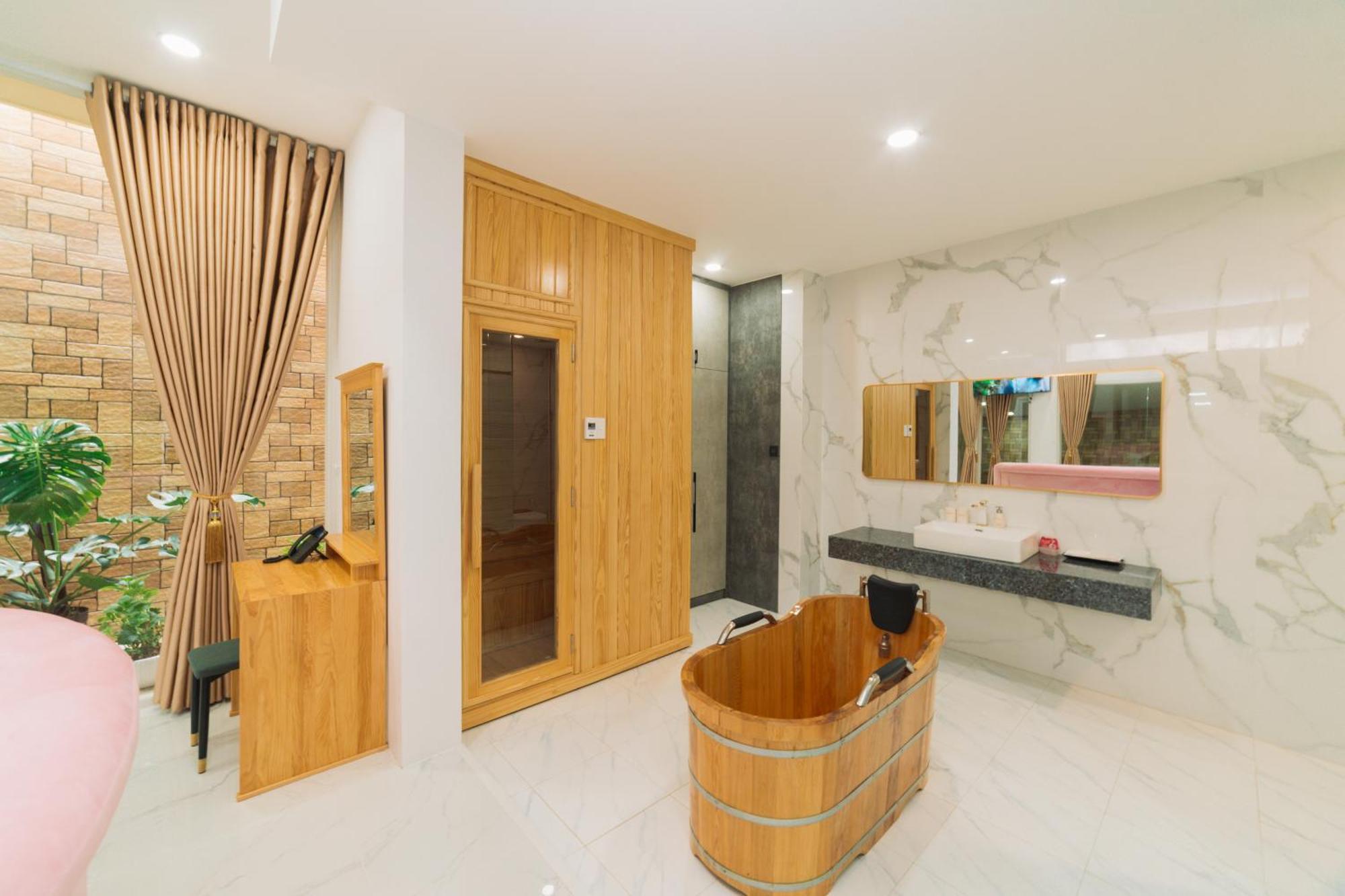Quy Tai Premium Hotel Dalat Exterior foto